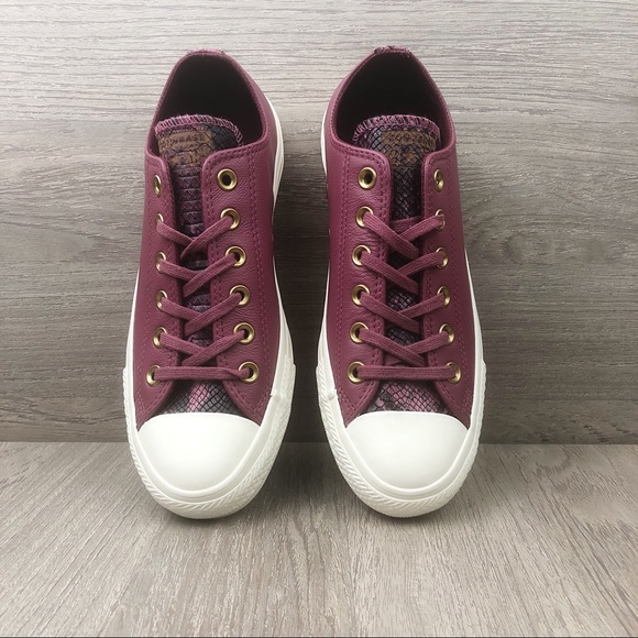 Converse Shoes - 🦋Converse Chuck Taylor All Star Leather Ox Shoes